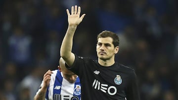 Casillas busca equipo en Italia