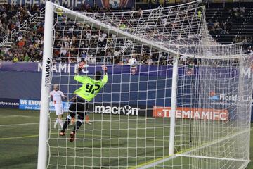 Parada de Sylvestre, portero de los RailHawks.