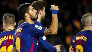 Luis Su&aacute;rez celebra su gol ante el Valencia.