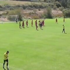 De penal y tiro libre: Esteban Paredes sigue brillando con estos dos golazos