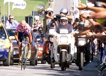 Ganó el Giro en 1998 y al mes siguiente se adjudicó el Tour. Es el último corredor que ha logrado ese doblete en la misma temporada. En 1999 fue expulsado por dar hematocrito alto.