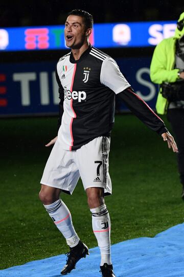 Cristiano Ronaldo realizando su gesto caracter¨ªstico en la celebraci¨®n de la Juve.
