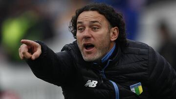 Futbol, Universidad de Chile vs O'Higgins.
Sexta fecha Campeonato de Transición 2017.
El entrenador de O'Higgins, Gabriel Milito, da instrucciones a sus jugadores durante el partido de primera division contra Universidad de Chile disputado en el estadio Nacional de Santiago, Chile.
09/09/2017
Marcelo Hernandez/Photosport******
Football, Universidad de Chile vs O'Higgins.
Sixth dateTransition Championship 2017.
O'Higgins's manager Gabriel Milito, instructs his players during the first division football match against Universidad de Chile at the National stadium in Santiago, Chile.
09/09/2017
Marcelo Hernandez/Photosport