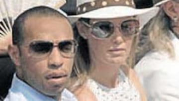 <b>EL DESEADO. </b>Thierry Henry, con su mujer en Roland Garros.
