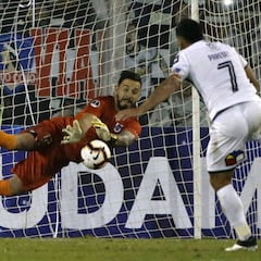 El día que el arquero que busca la U amargó a Colo Colo: ¡le tapó penal a Paredes!
