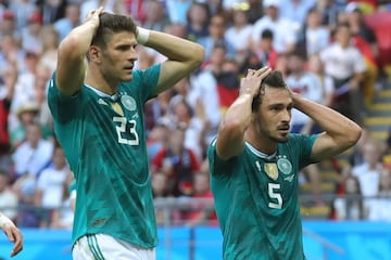 Habrá nuevo rey del Mundo. Alemania quedó eliminado en Fase de Grupos y se cumple la maldición de los campeones. Abrió con una derrota ante México, después obtuvo una sufrida victoria 2-1 ante Suecia y, cuando únicamente tenía que vencer a Corea del Sur para sellar su pase, los teutones perdieron 2-0 para volver a casa.