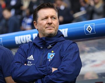 Hamburg (Germany), 30/09/2018.- Hamburg's head coach Christian Titz before the German Second Bundesliga soccer match between HSV Hamburg and FC St. Pauli in Hamburg, Germany, 30 September 2018. (Alemania, Hamburgo) 