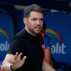 Larcamón responde a Correa tras comentarios sobre estadio de Cruz Azul