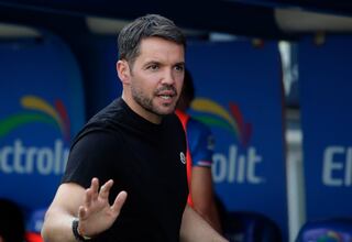 Larcamón responde a Correa tras comentarios sobre estadio de Cruz Azul