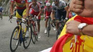 Contador precede a Purito, Valverde y Caruso en la subida a los Lagos de Covadonga.