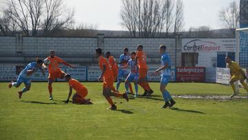 Imagen del partido entre el Coria y el Panadería Pulido.
