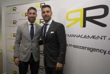 La inauguración de RR Soccer Management Agency en Sevilla contó con la presencia de Sergio Ramos y numerosas personalidades del mundo del fútbol.