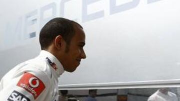 <b>RESIGNADOS.</b> El patrón de la escudería McLaren Norbert Haug confesó que el monoplaza no podrá aspirar a las victorias hasta "principios de la temporada europea, quizás incluso más tarde".