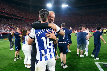 El conjunto txuri‑urdin celebra sobre el césped el título de la Copa del Rey, logrado tras una final que se resolvió en la tanda de penaltis.