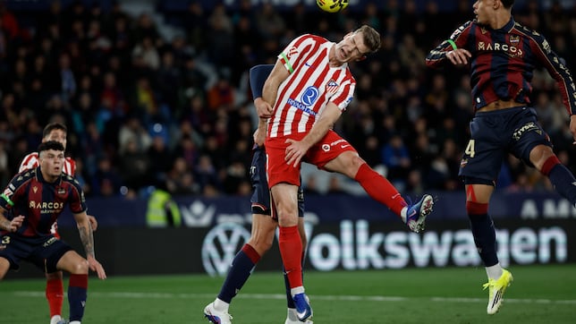 Sorloth y Moreno, sustituidos tras un golpe en la cabeza