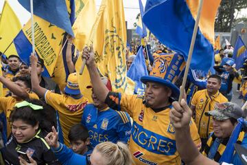 ¡La Macroplaza se pintó de amarillo y azul para recibir a Tigres!