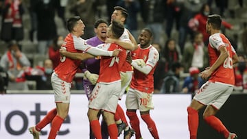 Soccer Football - Europa League - Play Off Second Leg - S.C. Braga v Sheriff Tiraspol - Estadio Municipal de Braga, Braga, Portugal - February 24, 2022 S.C. Braga players celebrate after winning the penalty shoot-out REUTERS/Miguel Vidal