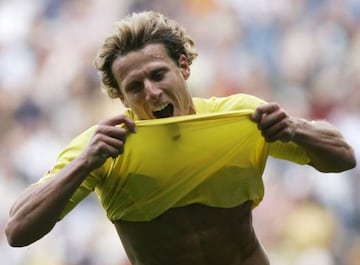 Diego Forlán became the first Villarreal player to end as LaLiga's top scorer or Pichichi, netting 25 goals in 2004/5.