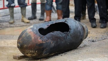 HON01. HONG KONG (CHINA), 01/02/2018.- Una bomba de la Segunda Guerra Mundial permanece una zona de obras tras ser desactivada en Hong Kong (China) hoy, 1 de febrero de 2018. Expertos artificieros han desactvado una bomba de 450kg de la Segunda Guerra Mun