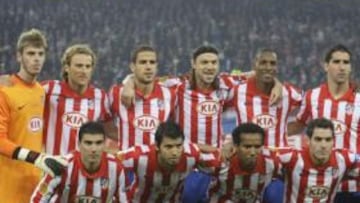 <b>EL HISTÓRICO ONCE DE HAMBURGO. </b>Arriba de izquierda a derecha: De Gea, Forlán, Domínguez, Ujfalusi, Perea, Raúl García. Abajo: Reyes, Agüero, Assunçao, Antonio López y Simao.