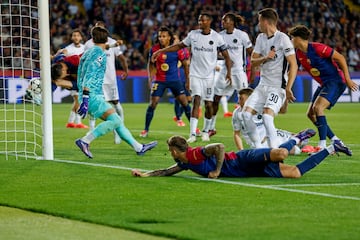 4-0. Córner que lanza Raphinha pasado, al segundo palo, Íñigo Martínez consigue rematar de cabeza para dejar el balón en el área pequeña y Robert Lewandowski remata, primero de cabeza y luego con el pie, el cuarto tanto en el minuto 50 de partido.