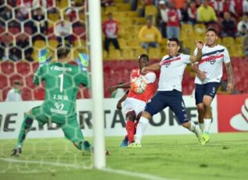 Santa Fe abrió la fase de grupos de la Libertadores en El Campín. Su próximo partido será ante Corinthians en Brasil.