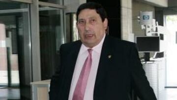 <b>REPASO. </b> Sánchez Arminio aconsejó a los árbitros y asistentes.