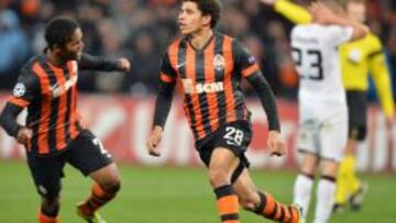 Taison celebra su gol.