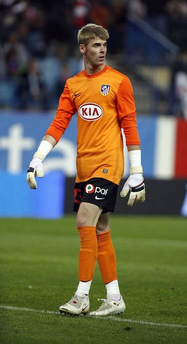 Con 13 años fue llamado por el Atlético de Madrid. En el primer equipo estuvo dos temporadas consiguiendo una Europa League y una Supercopa de Europa. 