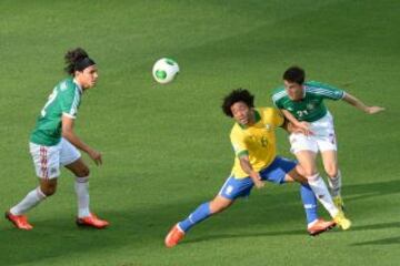 Marcelo entre Gerardo Flores y Hiram Mier.