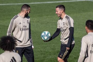 Hazard in training with Karim Benzema.