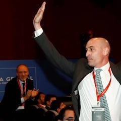 Sin noticias de Casillas, Rubiales llama a las urnas