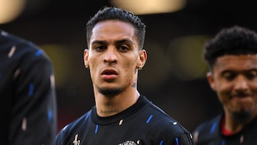 Manchester United's Brazilian midfielder Antony warms up ahead of the English Premier League football match between Manchester United and Chelsea at Old Trafford in Manchester, north west England, on May 25, 2023. (Photo by Oli SCARFF / AFP) / RESTRICTED TO EDITORIAL USE. No use with unauthorized audio, video, data, fixture lists, club/league logos or 'live' services. Online in-match use limited to 120 images. An additional 40 images may be used in extra time. No video emulation. Social media in-match use limited to 120 images. An additional 40 images may be used in extra time. No use in betting publications, games or single club/league/player publications. / 