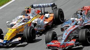 <b>MÁS MADERA. </b>Ahora es presuntamente el equipo Renault de Flavio Briatore el que ha espiado a la escudería McLaren de Ron Dennis.