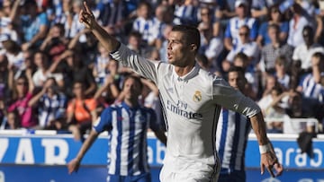 Cristiano Ronaldo celebrates his goal against Alavés at Mendizorroza.