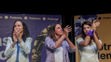(I-D) La secretaria general de Podemos y ministra de Derechos Sociales y Agenda 2030 en funciones, Ione Belarra; la ministra de Igualdad en funciones, Irene Montero; y la portavoz del partido Isa Serra; saludan en un acto de Podemos, en el Teatro Fernando de Rojas, CBA, a 16 de septiembre de 2023, en Madrid (España). El acto tiene el objetivo de reivindicarse como la “única fuerza transformadora” ante el riesgo de quedar invisibilizados dentro de Sumar. Asimismo, desde la dirección del partido, ‘’quieren que el acto sirva de rearme ideológico de los morados ante el nuevo curso político en el que mantienen la tensión con Sumar’’. Podemos pasó de 23 a 5 diputados en el Congreso tras las pasadas elecciones del 23 de julio. El evento se iba a celebrar en el barrio de Lavapiés, pero debido a la previsión de lluvias, ha sido trasladado al Círculo de Bellas Artes.
16 SEPTIEMBRE 2023;PODEMOS;FORMACIÓN MORADA;PARTIDO POLÍTICO;IZQUIERDA;UNIDAS PODEMOS;CBA;MITIN;CÍRCULO DE BELLAS ARTES;ERC
Ricardo Rubio / Europa Press
16/09/2023
