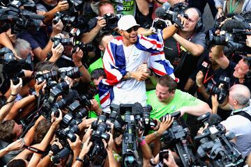 Hamilton gana su cuarto título de Fórmula 1 en el GP de México, con su peor posición de año y a falta de dos carreras para que termine el Mundial. 