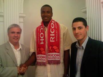 Ibaka, que jugaba en L'Hospitalet, firmó con el Manresa en 2008. Jugó allí una temporada.