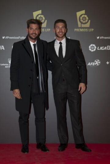 Sergio Ramos con su acompañante.