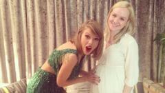 La cantante Taylor Swift con su fan Stephani embarazada, la fan a la que ayud&oacute; a comprarse una casa.
