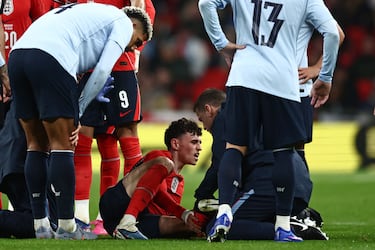 Inglaterra clama contra Araújo: “¡Podría haberle roto la pierna!"