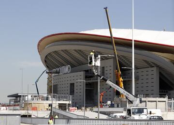 Terminan la colocación del letrero Wanda Metropolitano.
