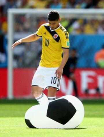 James Rodríguez y el balón hinchable.