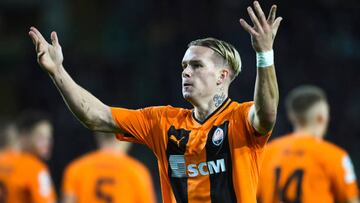 GLASGOW, SCOTLAND - OCTOBER 25: Shakhtar Donetsks Mykhaylo Mudryk celebrates after scoring to make it 1-1 
 during a UEFA Champions League match between Celtic and Shakhtar Donetsk at Celtic Park, on October 25, 2022, in Glasgow, Scotland. (Photo by Ross MacDonald/SNS Group via Getty Images)