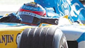 Alonso al volante del R25.
