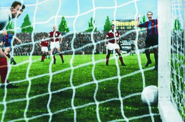 El 31 de mayo de 1961, el Barça tenía su primera oportunidad de levantar la Copa de Europa, pero los postes lo impidieron. El equipo azulgrana, con una delantera maravillosa (Kubala, Kocsis, Evaristo, Suárez y Czibor), se medía al Benfica en el Wankdorf. Kocsis y Czibor habían perdido en ese estadio la final del Mundial 1954. El escenario no les gustaba. El Barça, que había eliminado al Real Madrid y al Hamburgo, perdió 3-2 después de estrellar tres balones en los postes (Kocsis, Kubala y Czibor). Se le llamó la final de los postes cuadrados y la FIFA acabó por cambiarlos por los ovales. No quedó demostrado que fuera por aquel partido