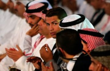 Cristiano Ronaldo recibe el premio 'Globe Soccer' en Dubai