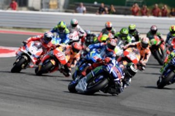 Jorge Lorenzo salía desde la pole y estuvo una vuelta liderando la carrera.