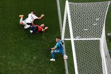 Sergey Ignashevich marca en propia puerta el 1-0 ante Sergio Ramos. 