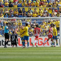 Las Palmas, de revelación a caer en picado en un mes